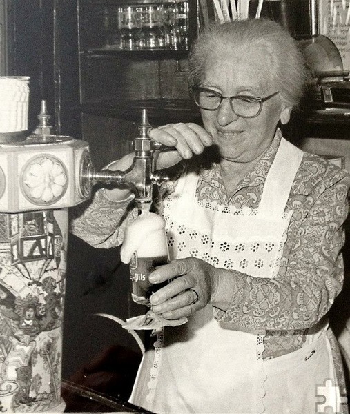 Der „Luisjen-Cup“ erinnert an die 1986 verstorbene Kultwirtin Luise Gier, die 70 Jahre lang Gäste in der Gaststätte Gier bewirtet hat. Foto: Reiner Züll/pp/Agentur ProfiPress