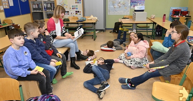 Auch alle Klassenzimmer waren belegt, denn insgesamt lasen ganze 27 Personen für die Kinder.