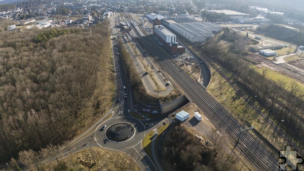 Die gesamte Investitionssumme am und rund um den Mechernicher Bahnhof als einladendes Entree der Stadt in mehrfacher Hinsicht hat in den vergangenen zehn Jahren nahezu 50 Millionen betragen. „Die Stadt hat in dieser Dekade ihr Gesicht im positiven Sinne beträchtlich gewandelt“, so das Resümee von Bürgermeister Dr. Hans-Peter Schick. Luftbild: Ronald Larmann/pp/Agentur ProfiPress