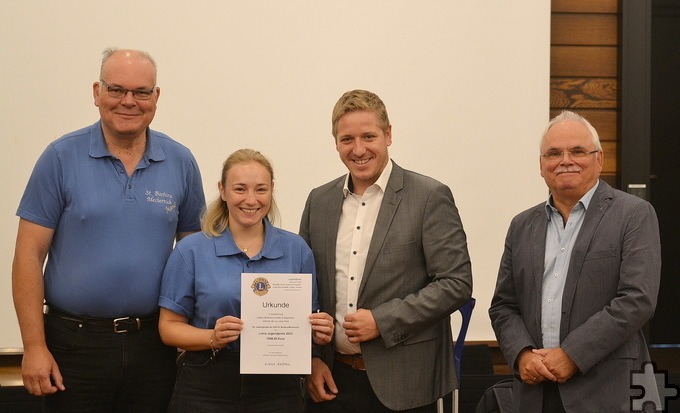 Vor zwei Jahren hatte die Jugendgruppe der GdG St. Barbara Mechernich (hier mit Pfarrer Erik Pühringer, l.) den Jugendpreis der Lions Clubs gewonnen. Nun werden wieder neue kreative Projekte gesucht. Archivbild: pp/Agentur ProfiPress