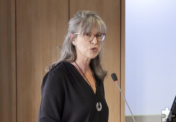 Nathalie Konias, die Fraktionsvorsitzende von Bündnis 90/Die Grünen im Stadtrat, kann mit dem Abstimmungsergebnis für die Grünen „leben“. Die frühere ökologische Alternativpartei sei von den bisherigen Ampelpartnern weniger „abgestraft“ worden, als FDP und SPD: „Wir sind mit einem blauen Auge davongekommen!“ Archivfoto: Ronald Larmann/pp/Agentur ProfiPress