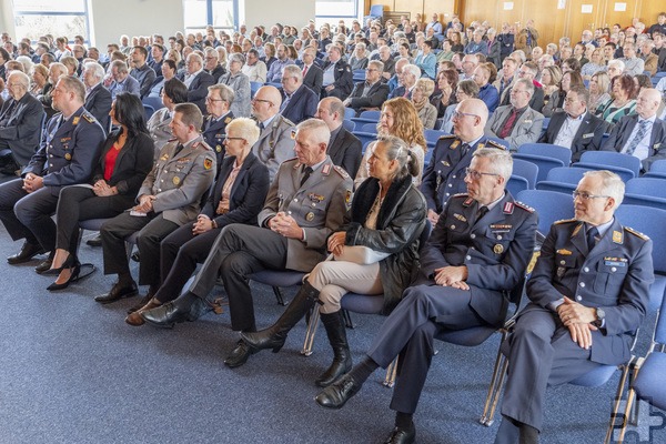 Auch zahlreiche Ehrengäste der Bundeswehr waren der Einladung zum Jahresempfang gefolgt und drückten damit die Verbundenheit zur Stadt Mechernich aus. Foto: Ronald Larmann/pp/Agentur ProfiPress