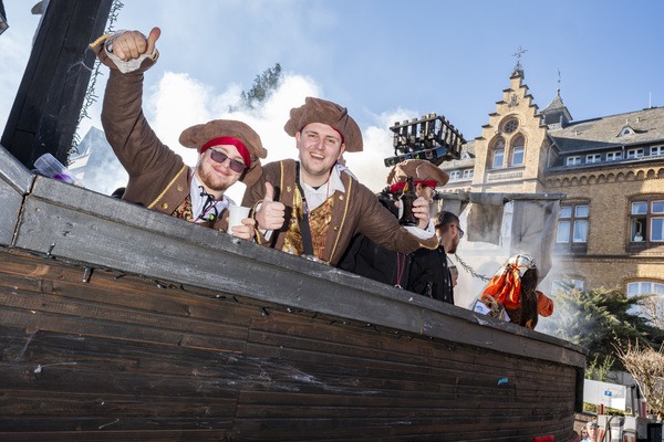 Die Pirates of Olef gingen mit ihrem Schiff auf Kaperfahrt. Foto: Ronald Larmann/pp/Agentur ProfiPress