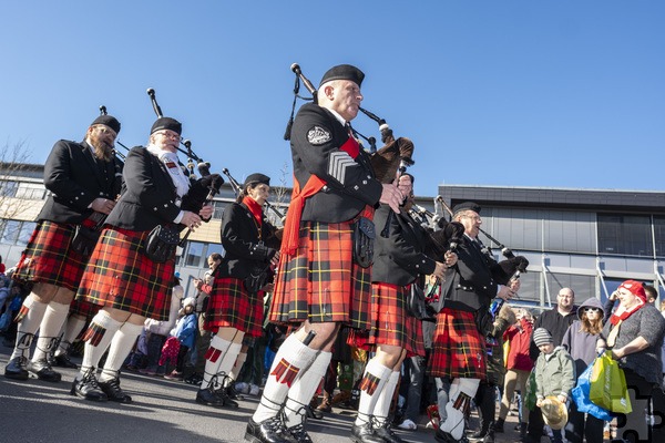 Die Weilerswist and District Pipe Band war erstmals mit dabei in Mechernich. Darüber freute sich besonders Zugleiter Thomas Tampier, der jahrelang in Weilerswist gelebt hat. Foto: Ronald Larmann/pp/Agentur ProfiPress