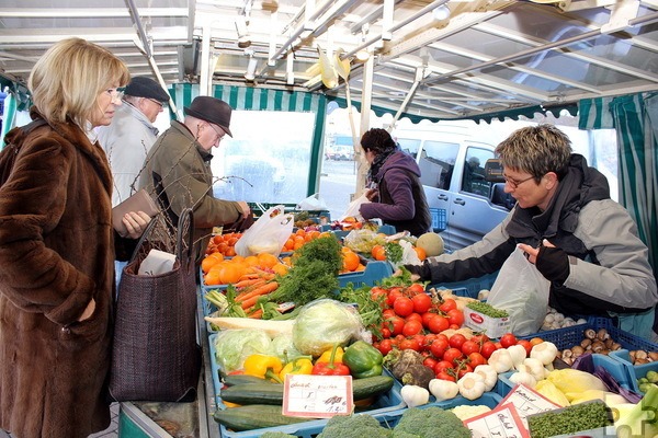 Der Mechernicher Wochenmarkt vor Ostern wird auf Gründonnerstag, 17. April, vorverlegt. Archivbild: Alice Gempfer/pp/Agentur ProfiPress