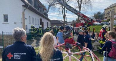 Drama in Rispdorf? Zum Glück nicht, denn die Feuerwehr besuchte die DRK-Kita Kastanienlaube lediglich für eine Brandschutzübung. Fotos: DRK/pp/Agentur ProfiPress