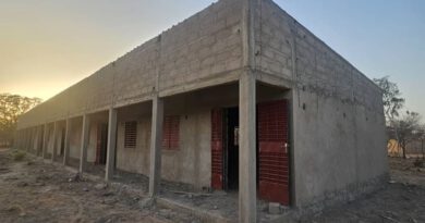 Der Bau der Mädchenschule in Piéla ist fast fertig: Mit Unterstützung aus des Bad Münstereifeler Partnerschaftsvereins ist dort ein Gebäude mit vier Klassen und Platz für rund 250 Schülerinnen entstanden. Foto: privat/pp/Agentur ProfiPress