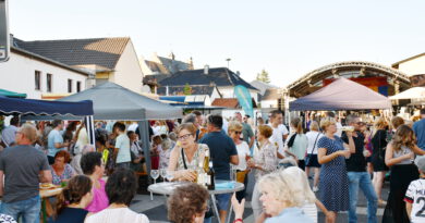 Ein kostenloses Seminar über Veranstaltungssicherheit für Vereine aus der Stadt Mechernich bietet die Ehrenamtsagentur des Kreises Euskirchen am Dienstag, 6. Mai, von 18 bis 20 Uhr im Nettersheimer Kloster an. Hier ein Bild vom Mechernicher Stadtfest 2022 in Kommern. Archivfoto: pp/Agentur ProfiPress