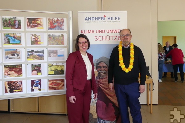 Cornelia Hansen von der Andheri-Hilfe Bonn und Dr. Franz Richter, der Leiter der Eifeler Brunnenhilfe Indien in Mechernich (EBI) arbeiten bei Förderprojekten auf dem Subkontinent eng zusammen. Foto: Privat/pp/Agentur ProfiPress
