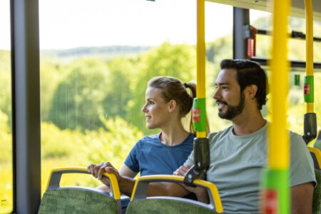 Busse der RVK Köln machen Wandern und Natur erleben mit ÖPNV in der Nordeifel schmackhaft. Foto: Dominik Ketz/Eifel Tourismus GmbH/pp/Agentur ProfiPress