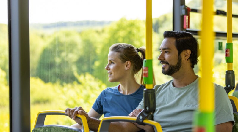 Busse der RVK Köln machen Wandern und Natur erleben mit ÖPNV in der Nordeifel schmackhaft. Foto: Dominik Ketz/Eifel Tourismus GmbH/pp/Agentur ProfiPress