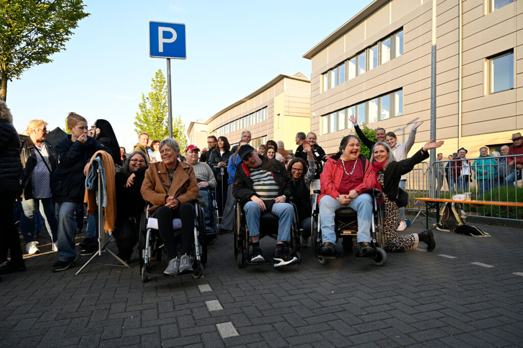 Bester Laune war auch eine Gruppe von der Langzeitpflege der Mechernicher Communio in Christo, die Freikarten bekommen hatte. Foto: Privat/pp/Agentur ProfiPress
