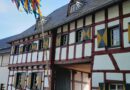 Der denkmalgeschützte Hof Thomas in Hostel lädt beim Hoffest am Wochenende des 24. und 25. Mai, jeweils ab 10 Uhr, zum Besuch ein. Im Innenhof bauen die Aussteller ihre kunsthandwerklichen Angebote in einem tollen Ambiente auf. Foto: Veranstalter/pp/Agentur ProfiPress