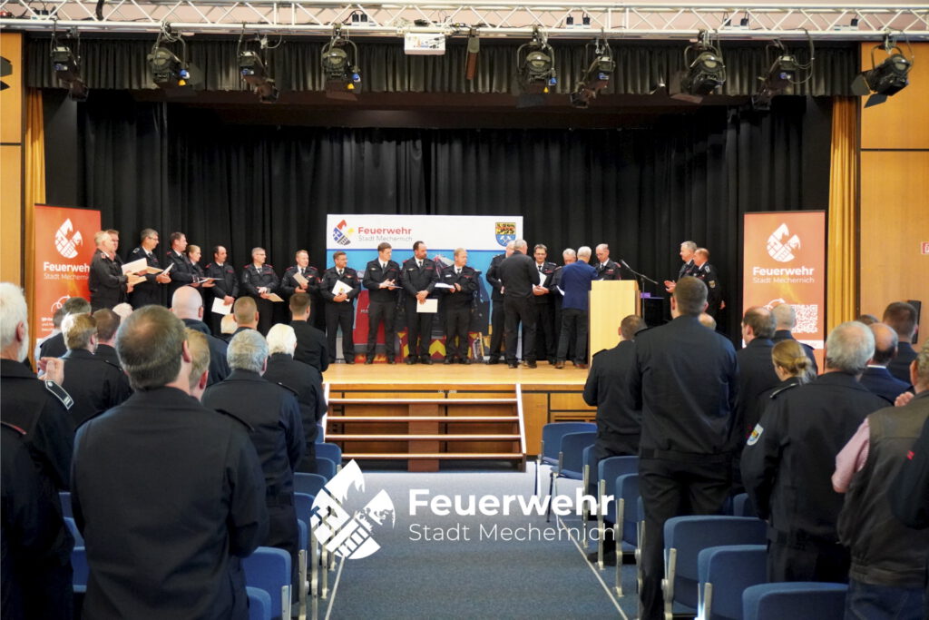 Mit 812 Mitgliedern ist die freiwillige Feuerwehr Mechernich die größte im Kreis Euskirchen. Um Nachwuchs muss man sich dabei dank hervorragender Jugendarbeit keine sorgen machen.
