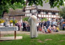 Archivbild von der Maiandacht vor dem Schützendorfer Kapellchen im Freilichtmuseum. Am 7. Mai feiert die Kolpingfamilie Mechernich am Missionskreuz in Mechernich-Nord um 17 Uhr eine Maiandacht unter freiem Himmel. Archivfoto: pp/Agentur ProfiPress