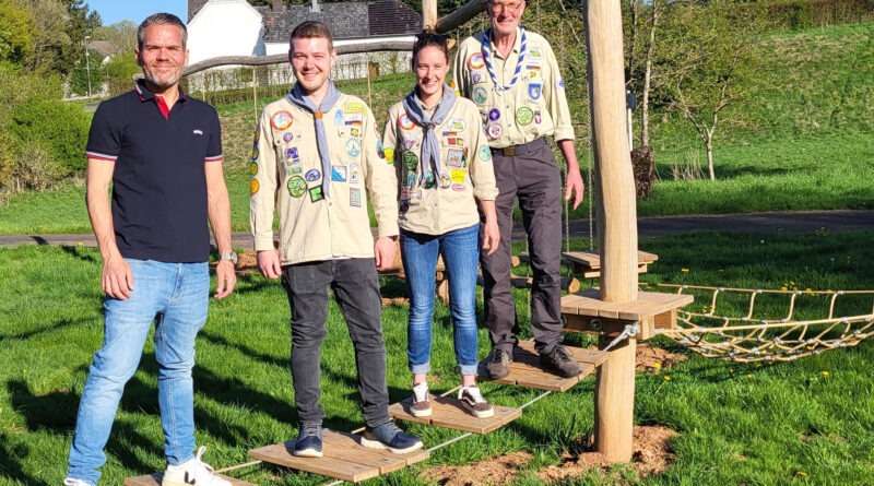 Der Niedrigseilparcours in Blankenheimerdorf wurde auf Initiative des Pfadfinderstamms Burgfalken und dank der LEADER-Förderung umgesetzt. Bis Ende Mai läuft die nächste Bewerbungsphase für Zuschüsse. Foto: LEADER-Region Eifel/pp/Agentur ProfiPress