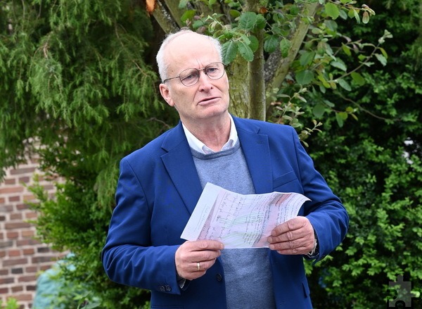 Auch Mechernichs Bürgermeister Dr. Hans-Peter Schick bezog beim Festakt als „Junge aus dem Nachbardorf“ Stellung: „Nach dem Krieg wurde auf den Dörfern das Deckmäntelchen des Verschweigens über diese und andere Menschenschicksale gebreitet“. Der Holocaust und Verbrechen an den Nazis nicht gefälligen Menschen habe auch auf dem Land mit dem Wegschauen der Gesellschaft begonnen. Foto: Manfred Lang/pp/Agentur ProfiPress