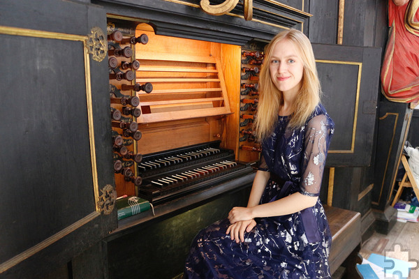 Die junge Organistin Elizaveta Suslova spielt am 25. Mai ein Vesperkonzert mit Werken aus der Barockzeit an der historischen Orgel der Basilika Steinfeld. Foto: Veranstalter/pp/Agentur ProfiPress