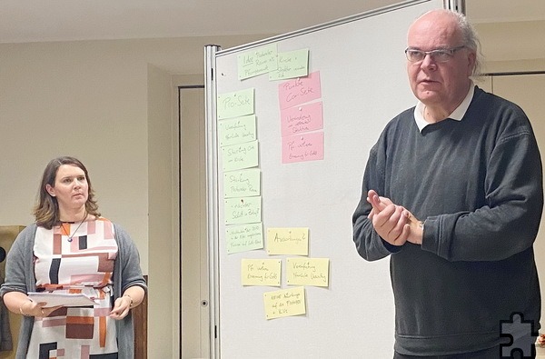 Pastoralreferentin Linda Schmitt-Thees, hier mit Pfarrer Erik Pühringer, macht auf eine Fortbildung für Ehrenamtliche aufmerksam. Foto: Manfred Lang/pp/Agentur ProfiPress