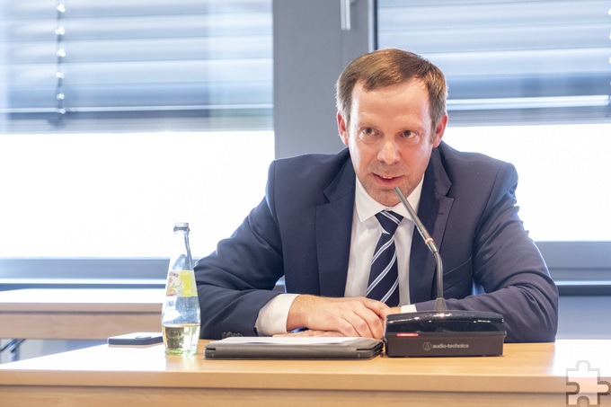 „Wir wollen Dinge in Mechernich besser machen und müssen Themen neu denken lernen“, schlug SPD-Ratsherr Daniel Decker durchaus kritische Töne an, auch wenn seine Fraktion dem Haushalt später zustimmte. Foto: Ronald Larmann/pp/Agentur ProfiPress