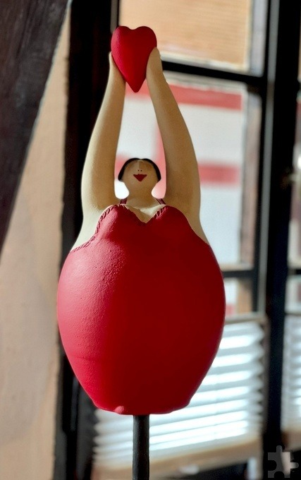 So wie diese Tonfigur stehe das Hosteler Hoffest im Zeichen von Kunsthandwerk, Entspannung, Esoterik und Genuss. Foto: Veranstalter/pp/Agentur ProfiPress