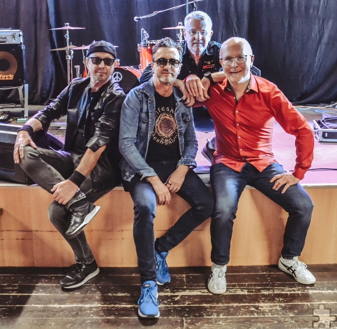 Die „Männer von Flake“ stehen mittlerweile seit insgesamt über 20 Jahren gemeinsam auf der Bühne. Ihr Können beweisen sie dabei mit Songs von „Queen“, „AC/DC“, „Toto“ und vielen anderen. Foto: Archiv/pp/Profi Press