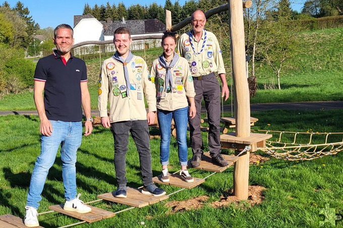Der Niedrigseilparcours in Blankenheimerdorf wurde auf Initiative des Pfadfinderstamms Burgfalken und dank der LEADER-Förderung umgesetzt. Bis Ende Mai läuft die nächste Bewerbungsphase für Zuschüsse. Foto: LEADER-Region Eifel/pp/Agentur ProfiPress