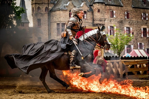An den Pfingsttagen von 7. bis 9. Juni finden auf Burg Satzvey wieder die legendären „Ritterfestspiele“ statt. Fotos: Mike Goehre/Der Fotoschmied/pp/Agentur ProfiPress