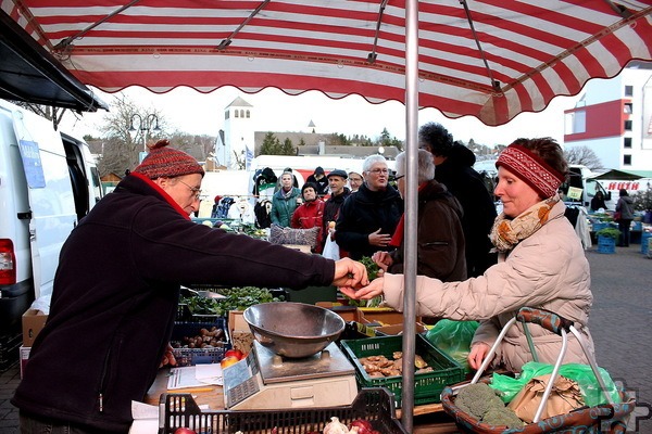 Der seit Jahrzehnten traditionelle Mechernicher Wochenmarkt am Freitag findet am 16. Mai wegen Kirmesaufbau auf dem Nyonsplatz am Schulzentrum statt. Archivfoto: pp/Agentur ProfiPress