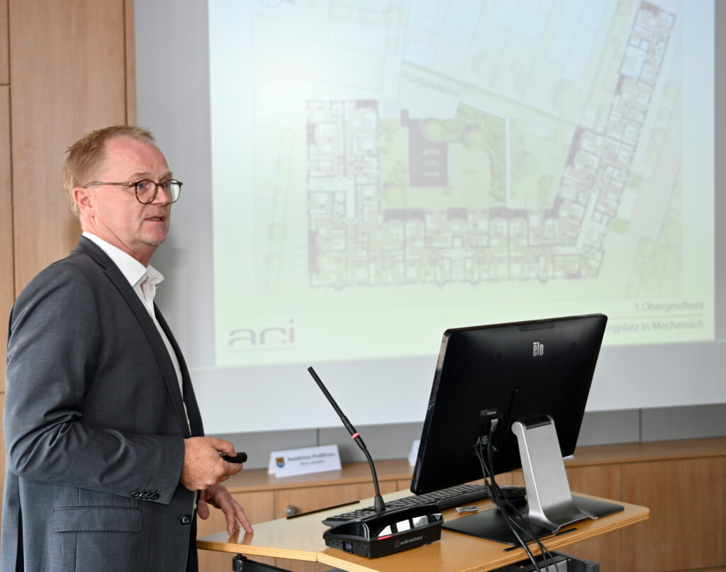 Achim Scheuten vom Architekturbüro „aci“ stellte das Konzept vor und begeisterte damit die Politik. Bei schneller Erteilung der Baugenehmigung könne bereits im kommenden Frühjahr mit dem Bau begonnen werden. Foto: Henri Grüger/pp/Agentur ProfiPress