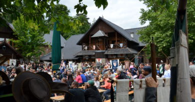 Seit 45 Jahren versammeln sich Mittelalterfans von nah und fern zu den „Ritterfestspielen“ auf der historischen Wasserburg Satzvey. Dieses Jahr das Highlight: die hollywoodreife Show „Valkyria”. Fotos: Jakob Seibel/pp/Agentur ProfiPress