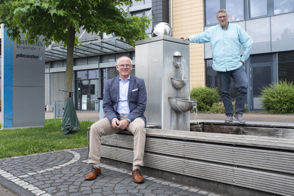 Der eine setzt sich zur Ruhe, der andere steht in den Startlöchern für die neue Aufgabe: Stefan Mannz (r.) soll im November die Nachfolge von Ralf Claßen als Kämmerer antreten. Foto: Ronald Larmann/pp/Agentur ProfiPress