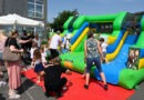 Beim „Fest der Vielfalt“ im „AWO-Kita und Familienzentrum“ Mechernich konnten sich die Kids beispielsweise auf einer Hüpfburg austoben. Foto: Henri Grüger/pp/Agentur ProfiPress