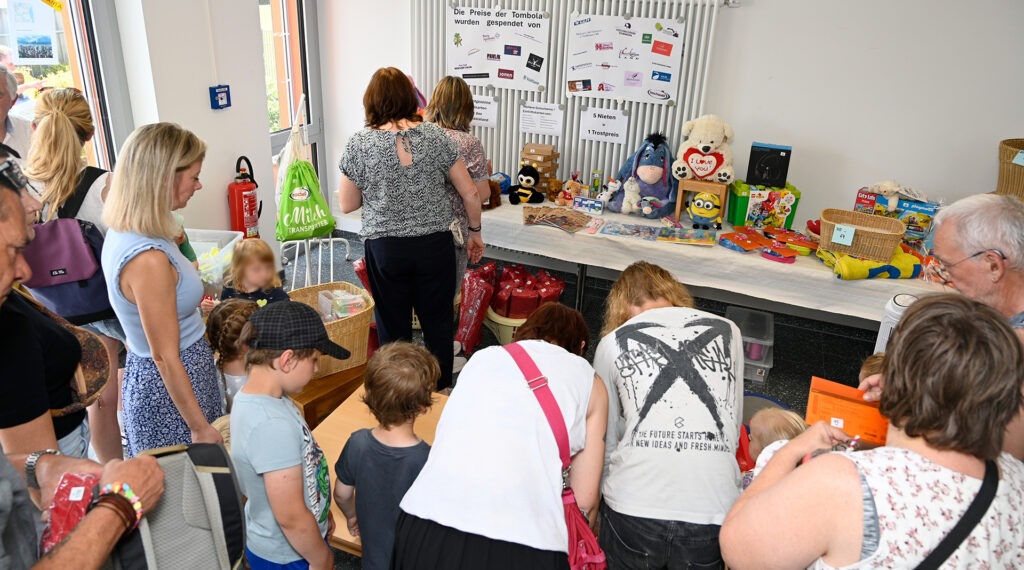 Bei der Tombola gab es Allerlei zu gewinnen. Foto: Henri Grüger/pp/Agentur ProfiPress