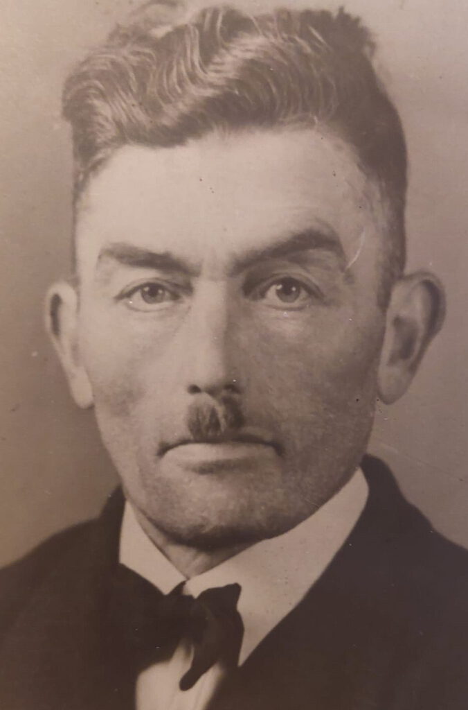 Kam im Juli 1951 bei einem Ackerunfall in der Nähe von Kallmuth ums Leben: Wilhelm Nießen, an den seither am Unglücksort ein Kreuz erinnert. Repro: Robert Ohlerth/pp/Agentur ProfiPress