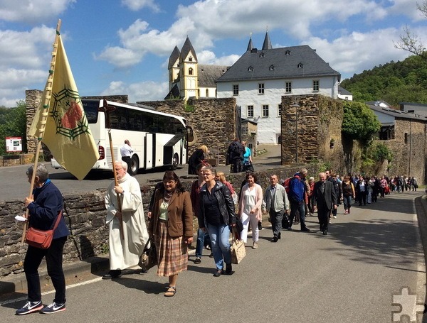 Der „Tag der Begegnung“ in Lommersum am 6. Juli knüpft an die jahrzehntelange Tradition der Herz-Jesu-Wallfahrten zum Kloster Arnstein an der Lahn an, die mit dem Weggang der Ordensgemeinschaft von den Heiligsten Herzen Jesu und Mariä Ende 2018 ihr vorläufiges Ende gefunden hatte. Foto: Privat/pp/Agentur ProfiPress