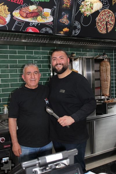 Warme Farben zum Döner: Bei der Einrichtung hat Mehmet Yadirgi Wert auf natürliche Materialien gelegt. Foto: Kerstin Rottland/pp/Agentur ProfiPress
