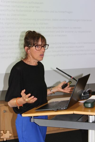 Viele Fakten und ein unterhaltsames Quiz hatte Jutta Huppertz, Stellvertretende Geschäftsleiterin von donum vitae NRW, im Gepäck. Foto: Kerstin Rottland/pp/Agentur ProfiPress