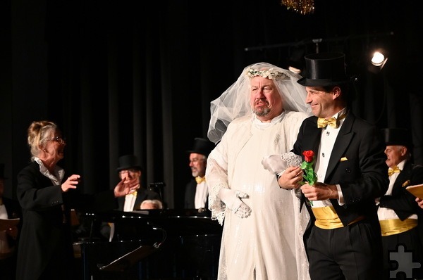 Linda de Mols „Traumhochzeit“ feierte dank André Bach und Martin Fischer in der Aula des Mechernicher Gymnasiums Wiederauferstehung. Foto: Manfred Lang/pp/Agentur ProfiPress
