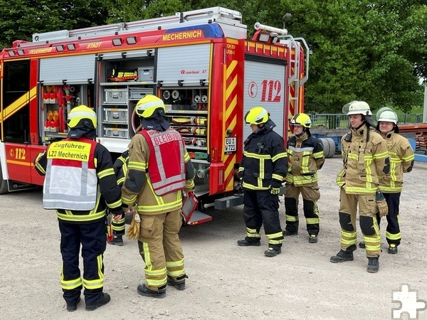 Feuerwehrübung bei Metallbau Schorn in Bergbuir: alles musste stimmen, im Einsatzfahrzeug und bei der Mannschaft. Foto: Feuerwehr Stadt Mechernich/pp/Agentur ProfiPress