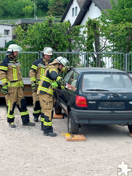 Beim Eintreffen am Unfallort musste die Lage schnell und richtig eingeschätzt werden. Foto: Feuerwehr Stadt Mechernich/pp/Agentur ProfiPress