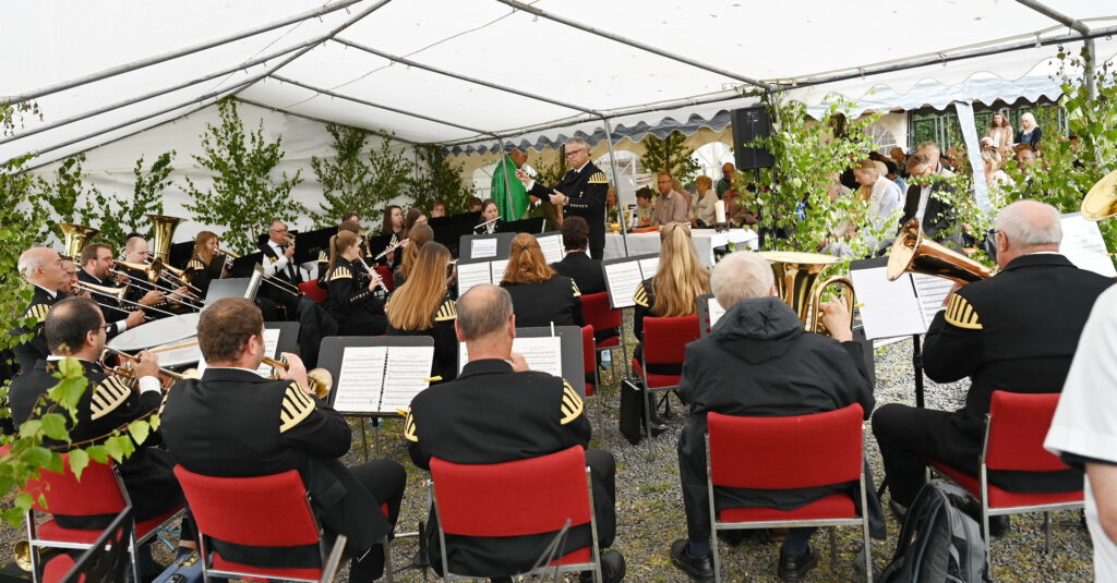 Das Mechernicher Bergfest ist ein festlicher generationsübergreifender Tag, an dem die musikalische Tradition des früheren Bergwerks-Werkorchesters, bergmännisches Leben, religiöses Gedenken (Feldgottesdienst) und gesellige Gemeinschaft (Essen, Unterhaltung, Vereine) zusammenkommen. Foto: Manfred Lang/pp/Agentur ProfiPress