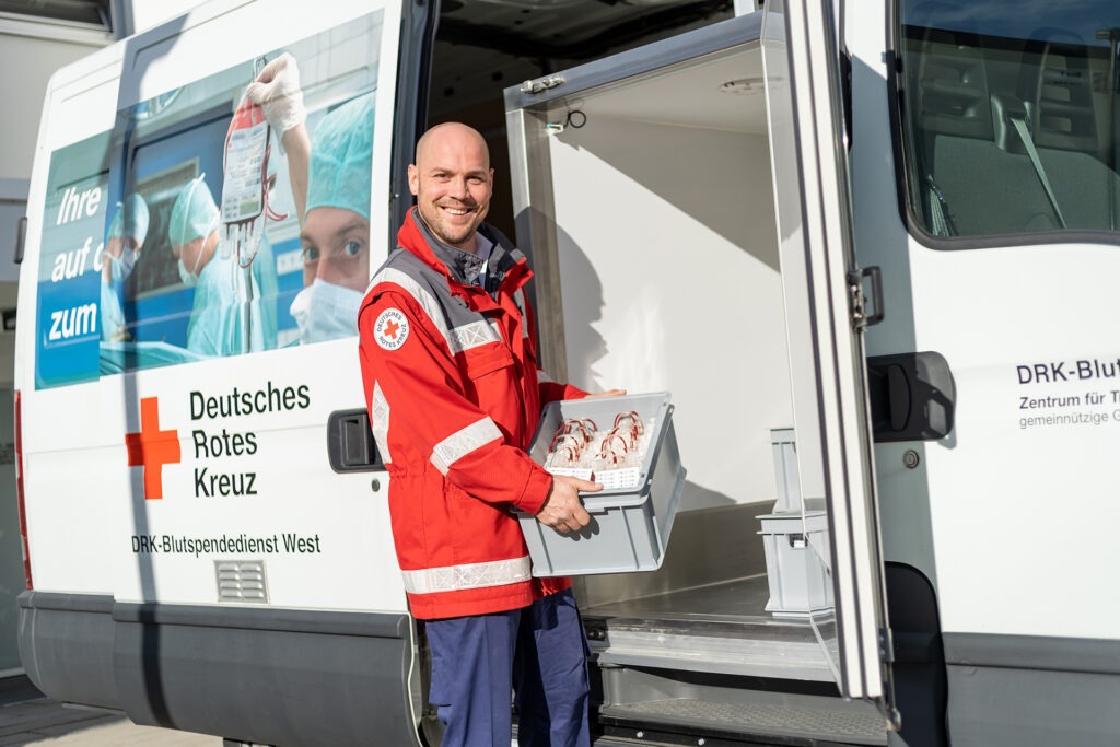 Der Rotkreuz-Kreisverband Euskirchen und der DRK-Blutspendedienst West rufen zu drei Blutspende-Terminen im August auf. Symbolbild: DRK/pp/Agentur ProfiPress