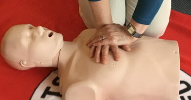 Einen Erste-Hilfe-Kurs, der speziell auf sie zugeschnitten ist, können Senioren am 16. (Euskirchen) und 29. Juli (Mechernich) sowie am 14. August (Euskirchen) beim DRK Euskirchen machen. Foto: DRK/pp/Agentur ProfiPress