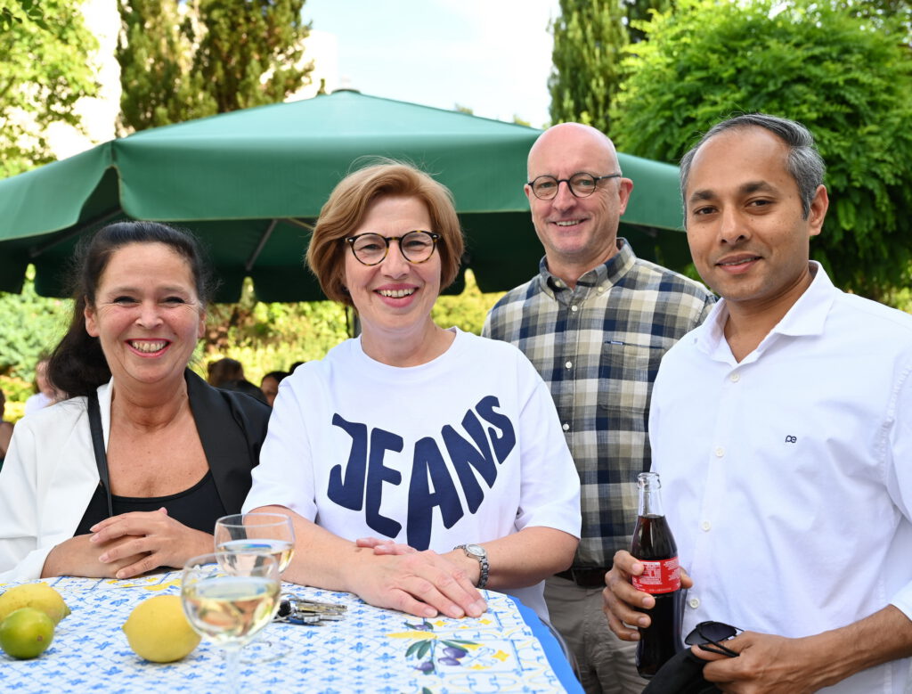 Die Führungscrew des Sozialwerks der Communio in Christo mit (v.l.) Einrichtungsleitung Sonja Plönnes, Wirtschaftsmeisterin Monika Ziegler, Geschäftsführer Norbert Arnold und Generalsuperior Jaison Thazhathil. Foto: Manfred Lang/pp/Agentur ProfiPress