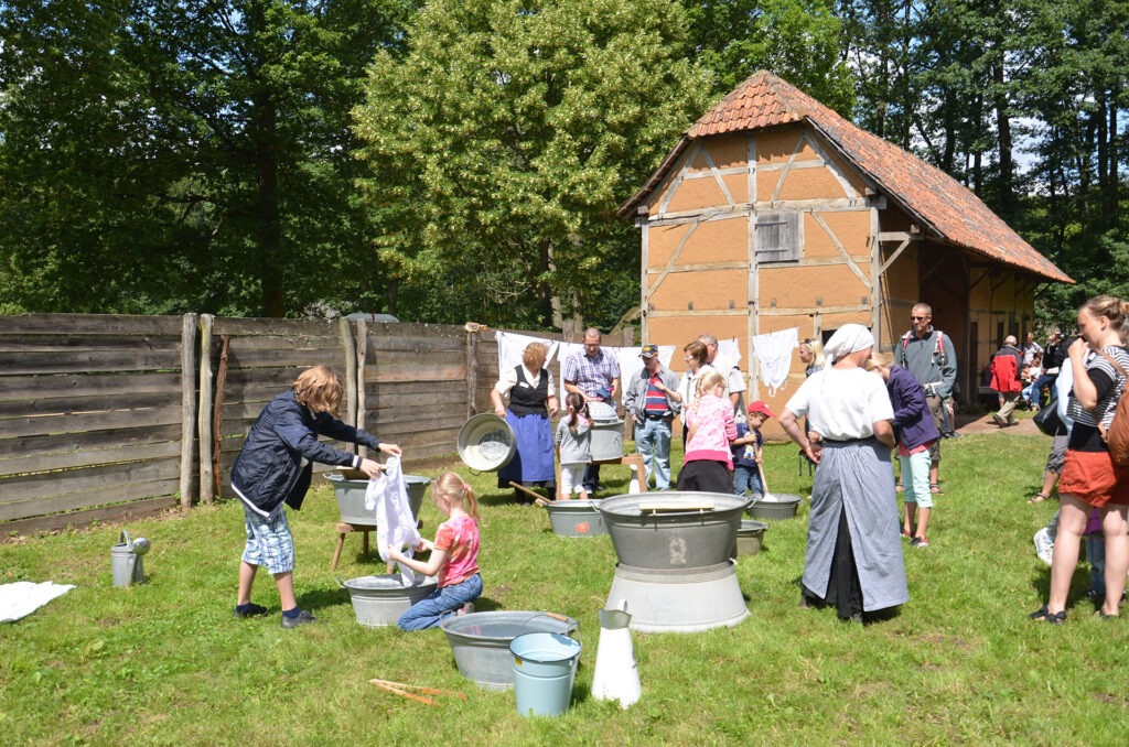 Der „Großer Waschtag“ findet am 20. Juli wieder im LVR-Freilichtmuseum Kommern statt. Foto: Hans-Theo Gerhards/Freilichtmuseum Kommern/pp/Agentur ProfiPress