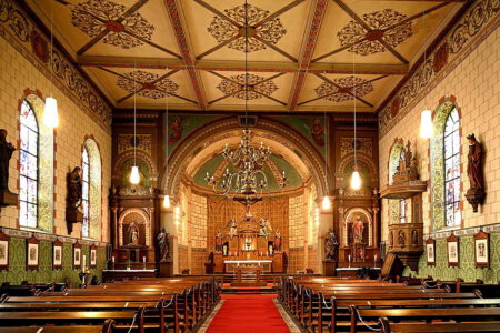 In der Pfarrkirche St. Lambertus in Holzheim entstand 1977 die erste Gemeinschaft der charismatischen christlichen Mystikerin Mutter Marie Therese, die am 8. Dezember 1984 den später kirchlich anerkannten Ordo Communionis in Christo in Mechernich gründete. Archivfoto/Repro: CIC/pp/Agentur ProfiPress