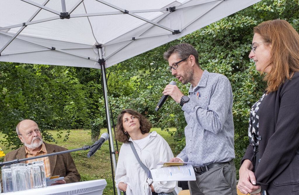 Über das Herzstück ihrer Arbeit, das gemeinsam entwickelte Leitbild, das 2018 formuliert wurde und das Selbstverständnis des Hauses prägt, sprachen (v.r.) Maike Seidenfaden, Thomas Hochgürtel, Leona Kremer und Manfred Lang. Foto: Ronald Larmann/pp/Agentur ProfiPress