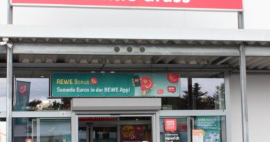 Kein Versorgungs-Engpass zu befürchten: Während der Umbauphase bleibt die Burg-Apotheke Kommern zu minimal geänderten Zeiten geöffnet. Foto: Kerstin Rottland/pp/Agentur ProfiPress