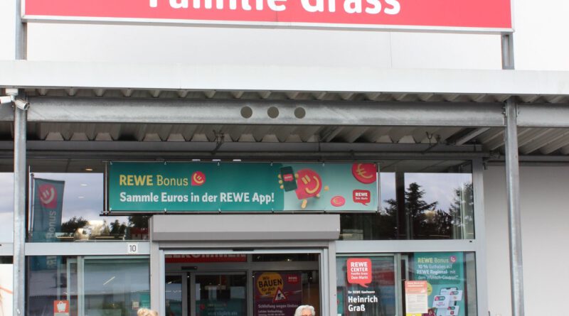 Kein Versorgungs-Engpass zu befürchten: Während der Umbauphase bleibt die Burg-Apotheke Kommern zu minimal geänderten Zeiten geöffnet. Foto: Kerstin Rottland/pp/Agentur ProfiPress